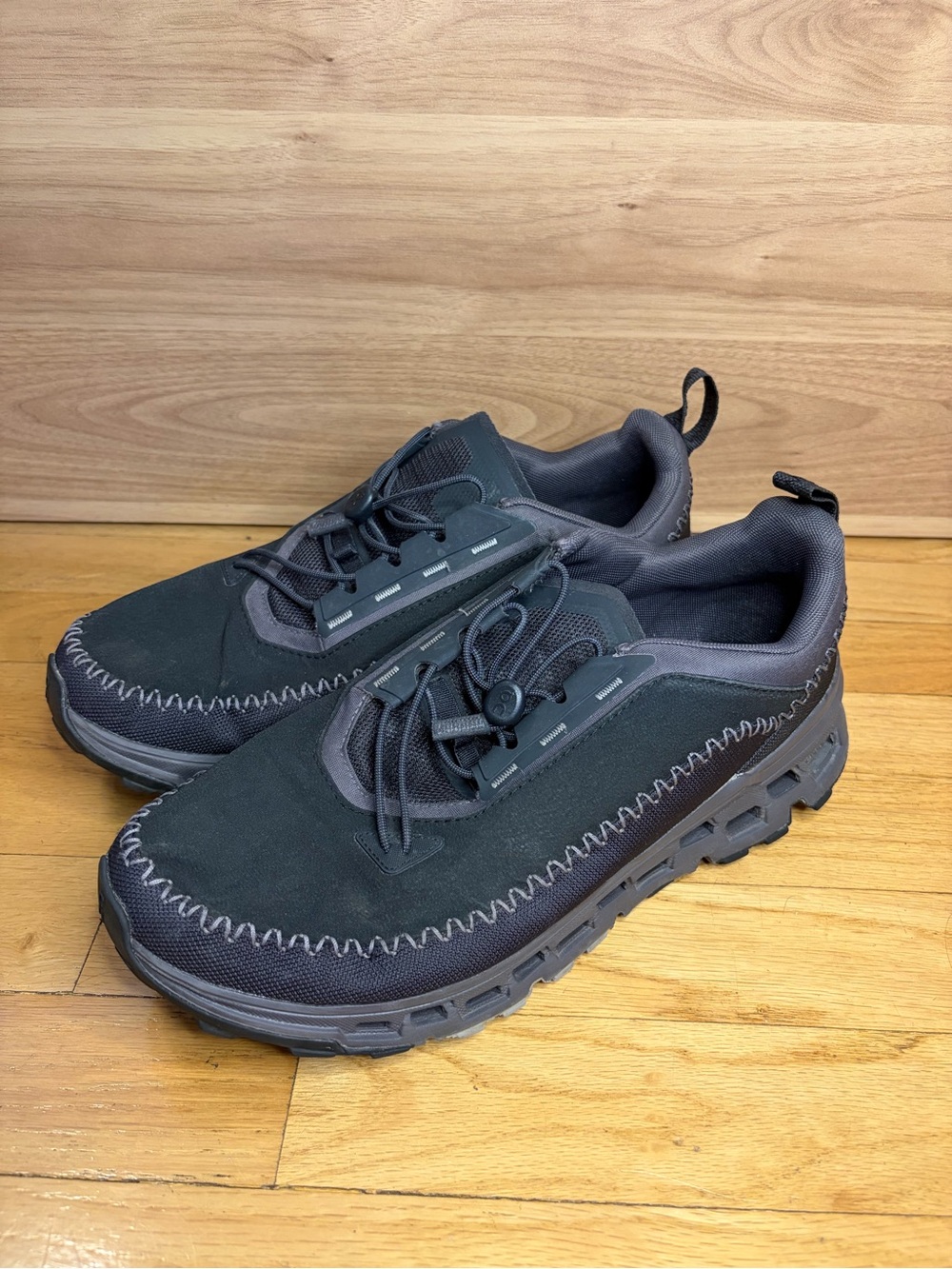 On Running Cloudway 2 Men’s Sneakers in Black / Eclipse - Size 10